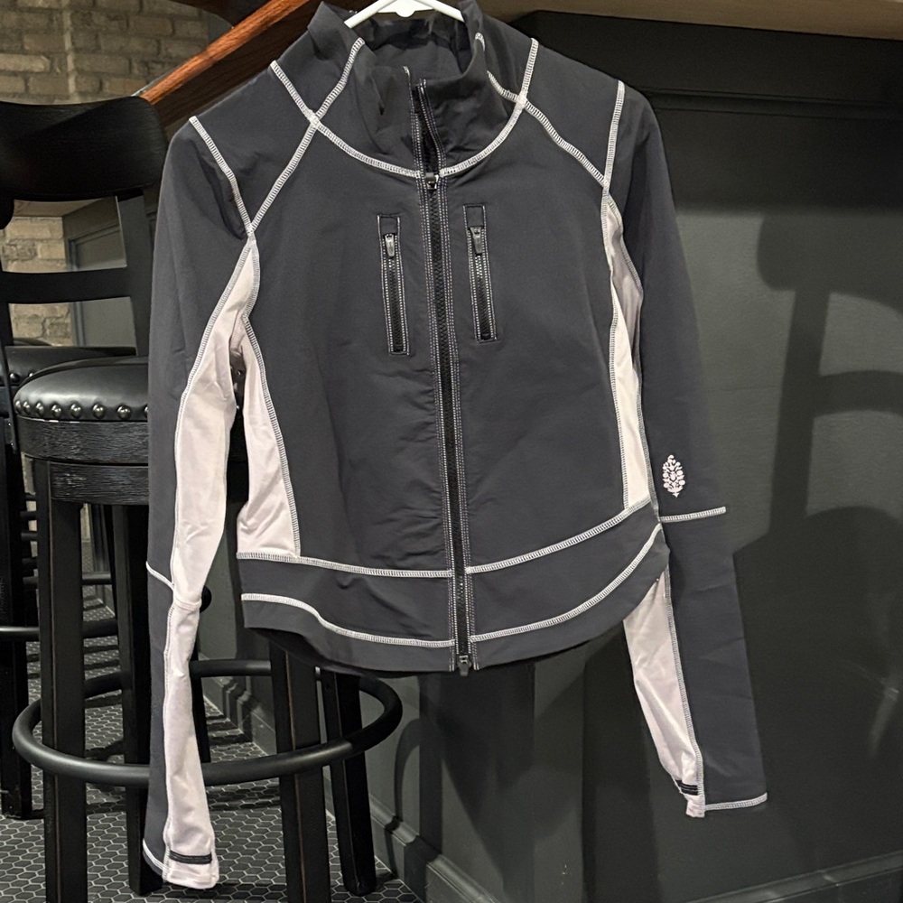 FP Movement Dasher Run Black and Gray Jacket NWT Size M This Jacket is 🔥